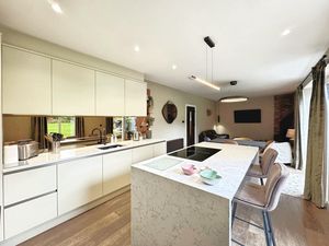 Photo 17- click for photo gallery